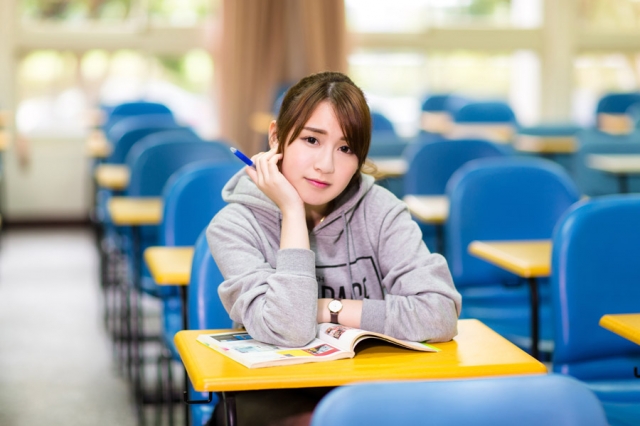 かわいい女子大生
